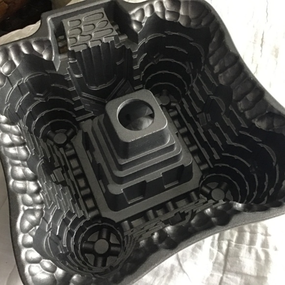 NORDICWARE CASTLE BUNDT PAN**PERFECT KIDS BIRTHDAY CAKE!😃 - Picture 9 of 9